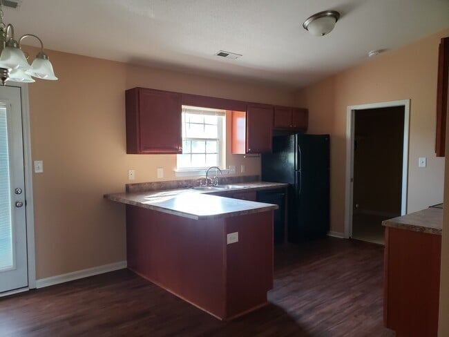 Building Photo - 3 bedroom/2 bath home Sneads Ferry