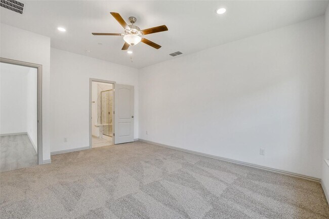 Building Photo - Luxury living in this stunning 4 bedroom, 3 bath home