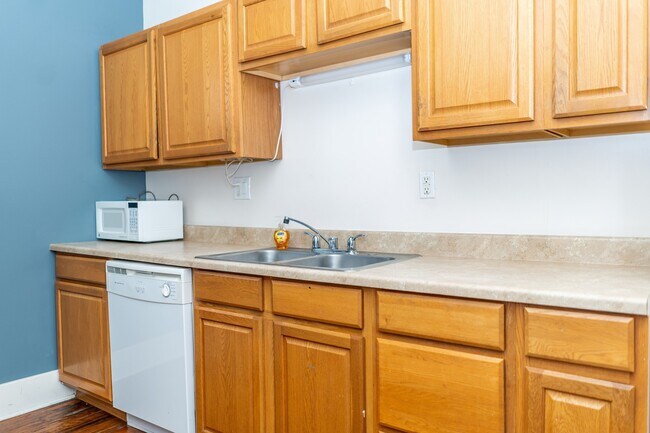 Building Photo - 1105 Hamilton Way