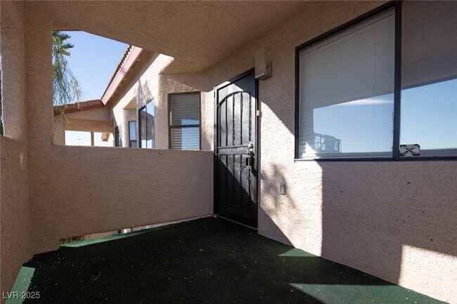 Building Photo - 737 Rock Springs Dr