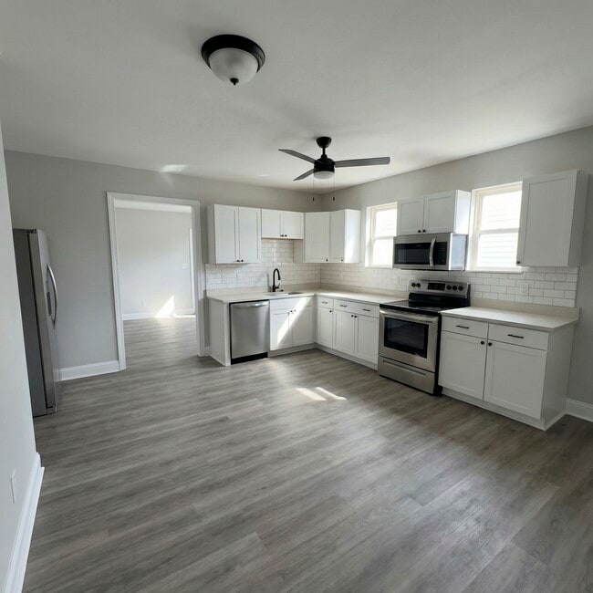 Building Photo - 843 Lasalle St