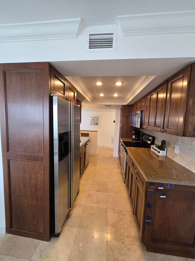Building Photo - 5460 N Ocean Dr