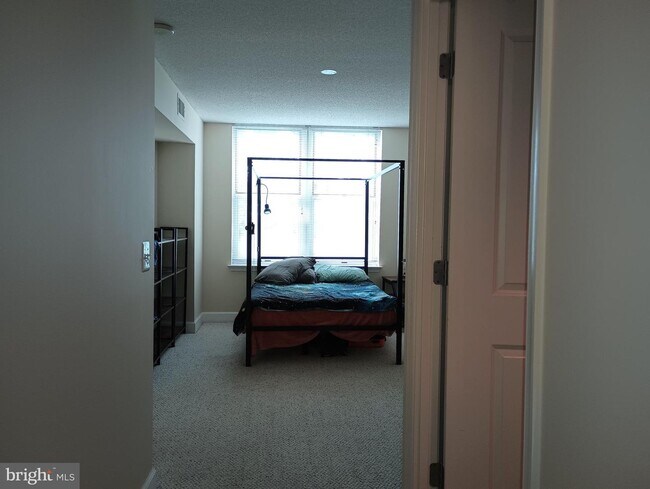 Building Photo - 11800 Sunset Hills Rd