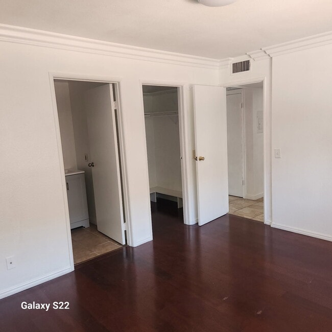 Building Photo - 339 Irving Ave