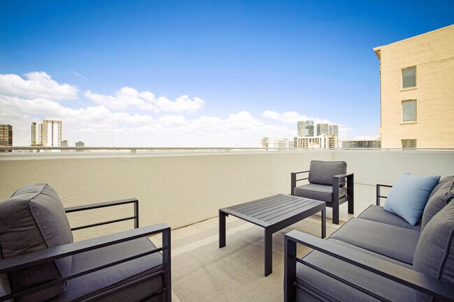Building Photo - 255 Evernia St