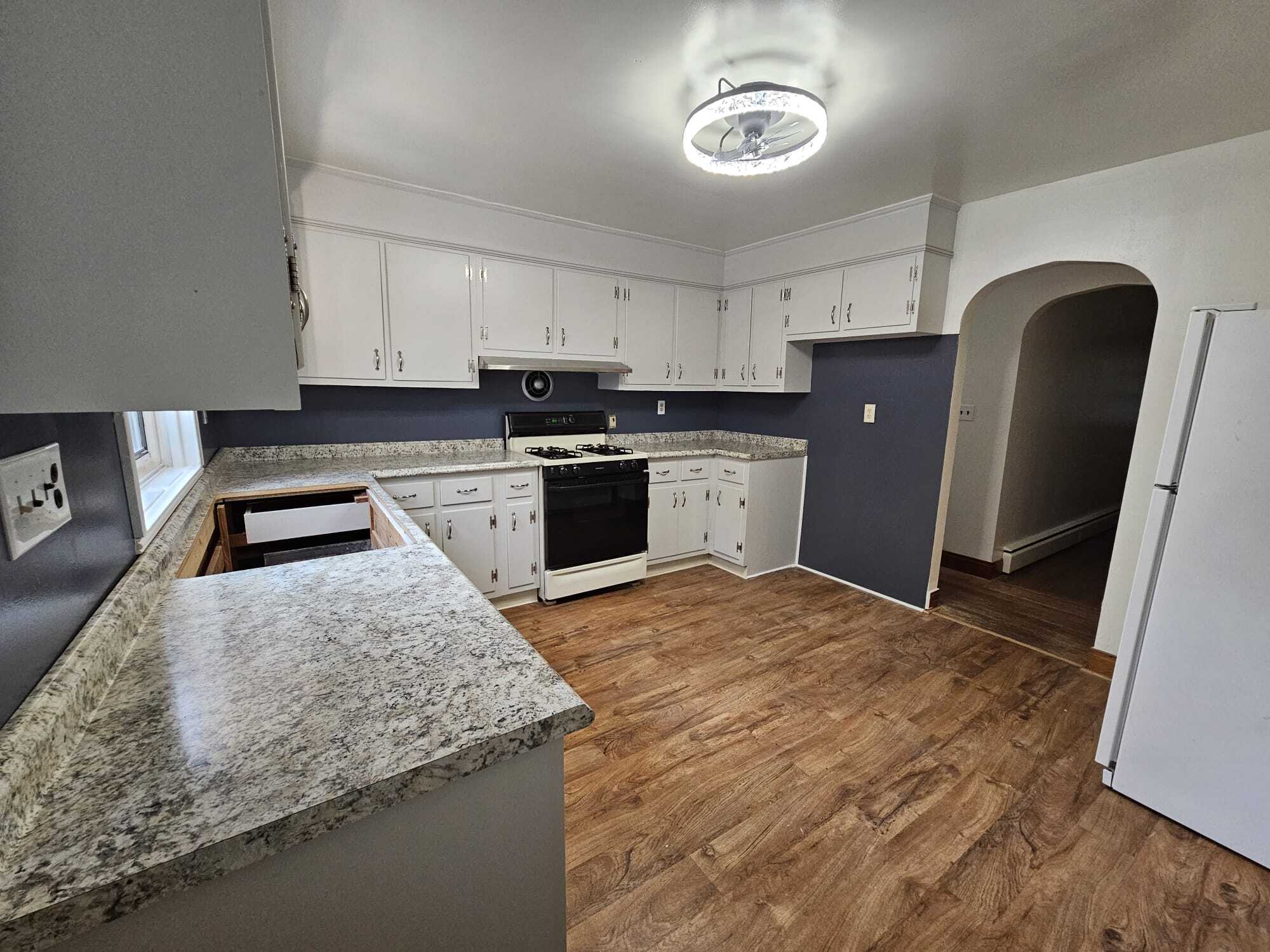 Kitchen - 244 Vineyard Ave
