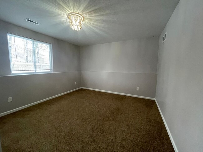 Building Photo - Three Bedroom Home in Kalamazoo