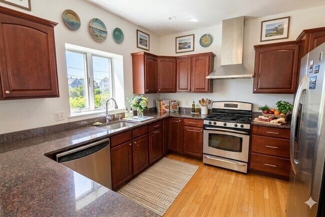 Building Photo - 141 Grovers Ave