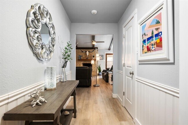 Building Photo - 117 Shady Oak Dr