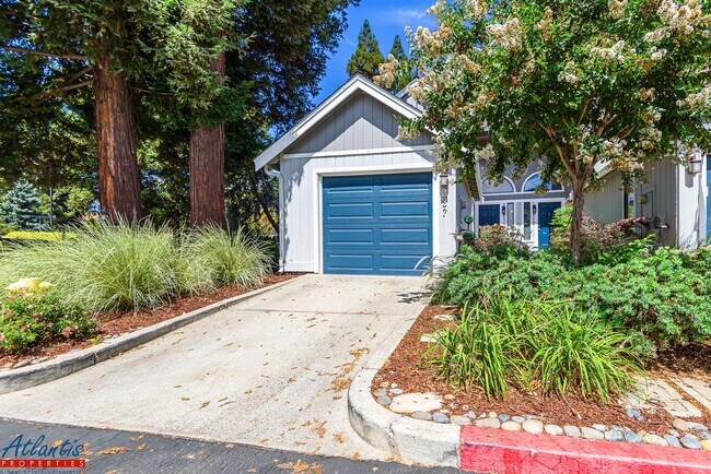Building Photo - Lovely Townhouse | Resort-Style Community