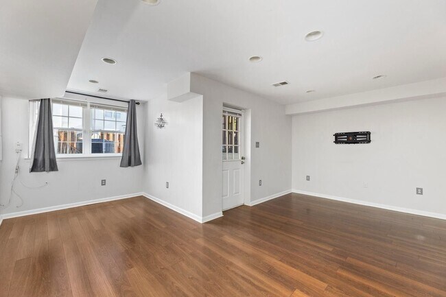Building Photo - 3343 Cape May Ct