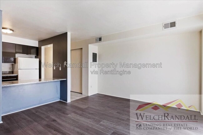 Building Photo - 5676 Meadow Ln