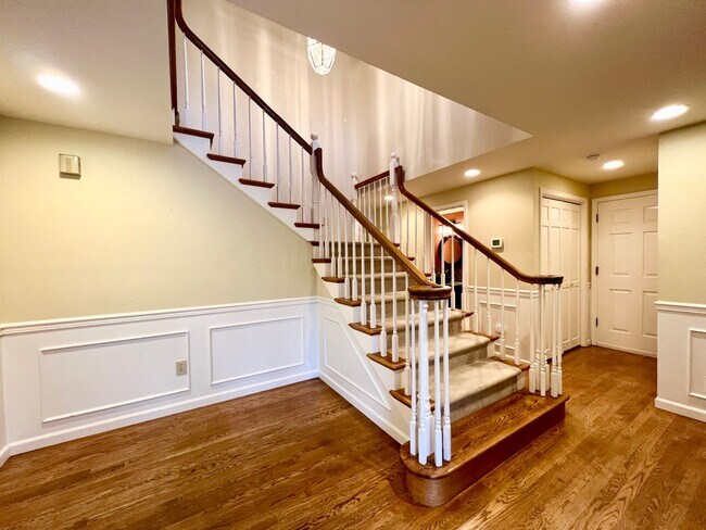 Building Photo - Golf Course Home in Mill Creek!