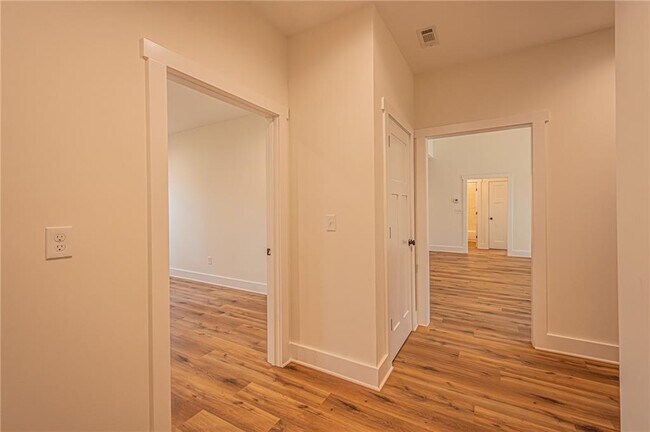 Building Photo - 635 Cane Creek Valley Rd