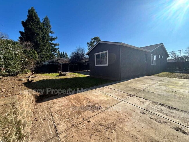 Building Photo - 2213 N Cirby Way