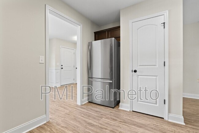 Building Photo - 634 Pine Lilly Dr