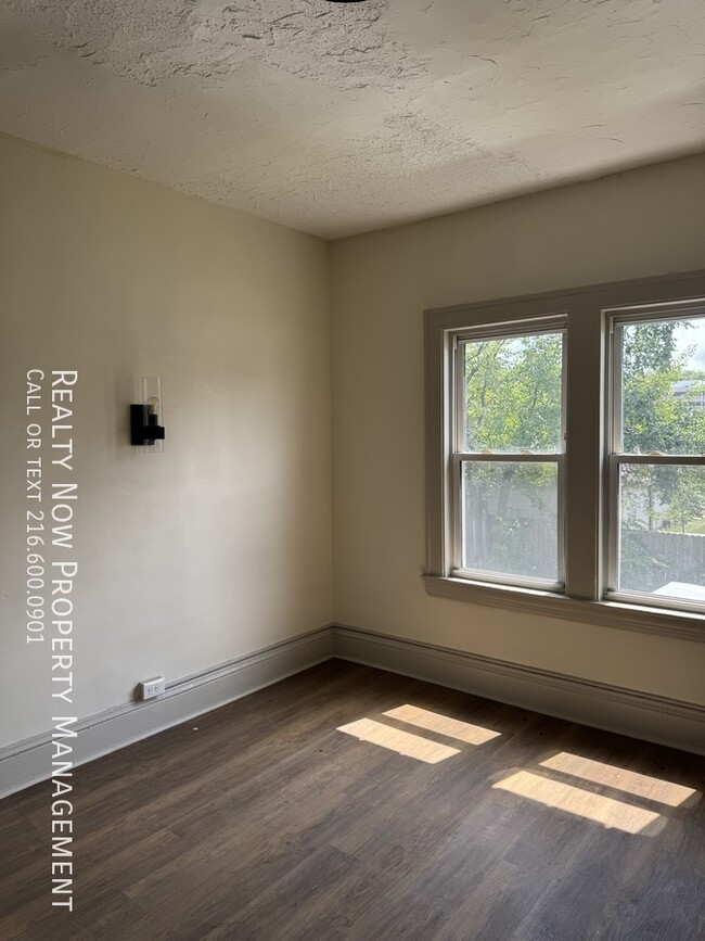Building Photo - 2649 E 110th St