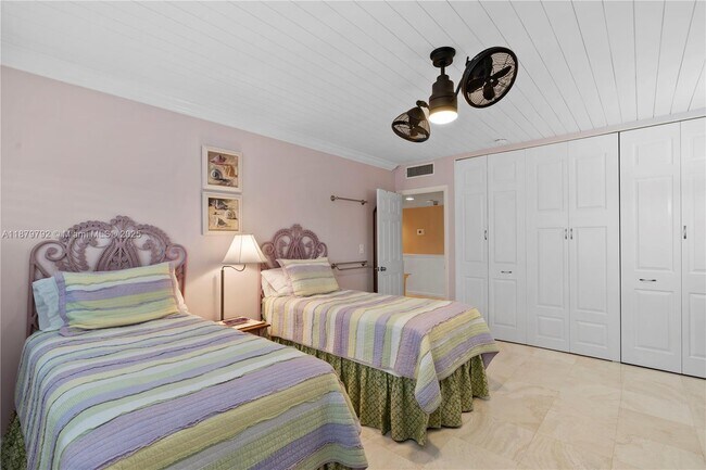 Building Photo - 3550 Galt Ocean Dr
