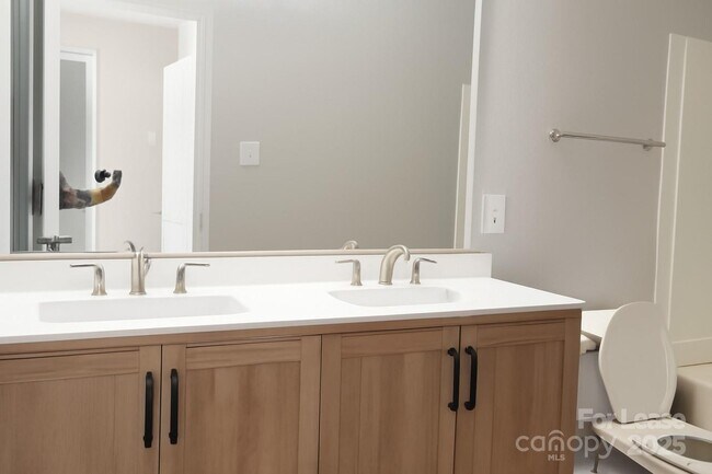 Building Photo - 5235 Swearngan Rd