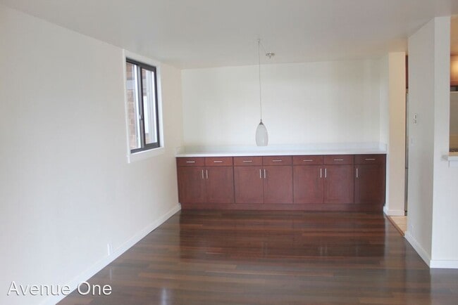 Building Photo - 2 br, 1 bath House - 3717 Beach Drive SW 103