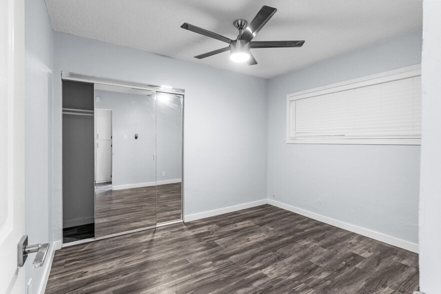 Building Photo - 925 E 19th St