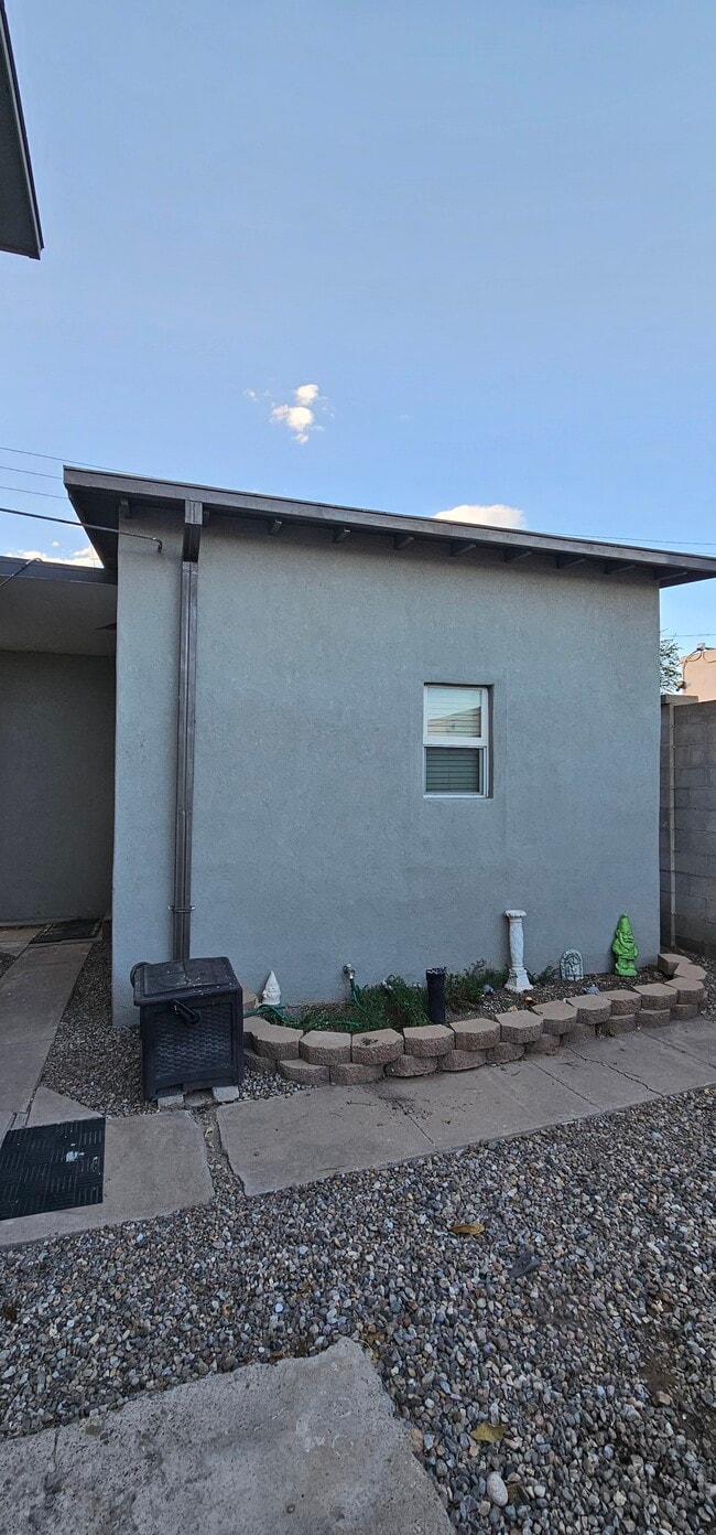 Building Photo - 408 Keleher Ave NW