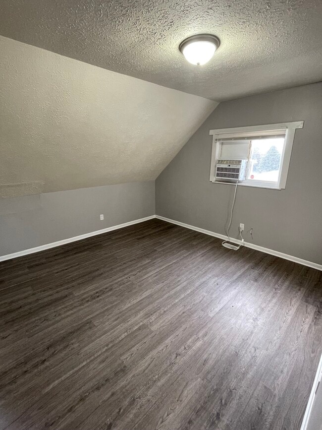 Building Photo - 1944 Shelby St