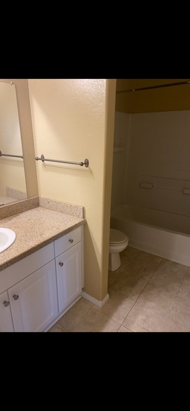 Second bathroom - 3508 Paseo De Los Americanos