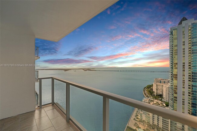 Building Photo - 1155 Brickell Bay Dr