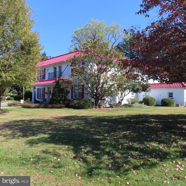 Building Photo - 304 S Coldbrook Ave