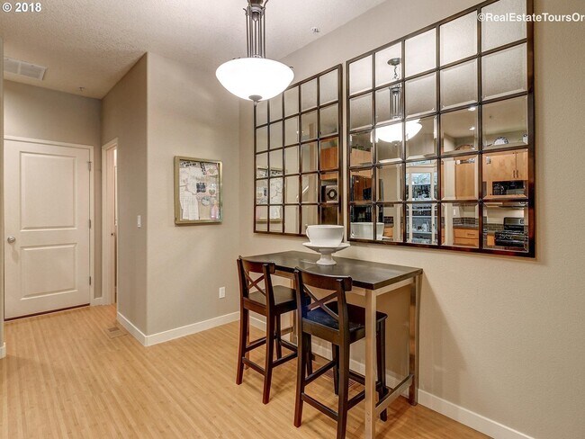 Building Photo - Amazing Location in NW Portland! Gorgeous 2 BD Townhome in Arbor Parc!