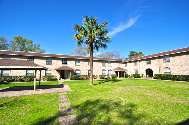 Building Photo - Sherwood Glen