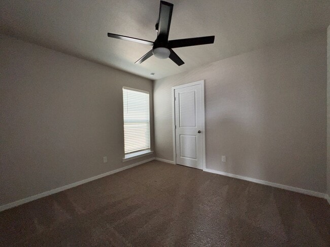 Building Photo - Pre leasing now for 4/1/2026