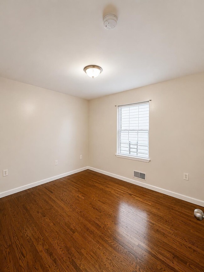 Building Photo - 28 4th St
