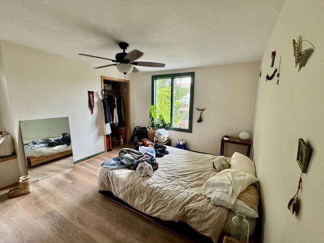 Building Photo - Newly renovated spacious 4 bedroom home in...