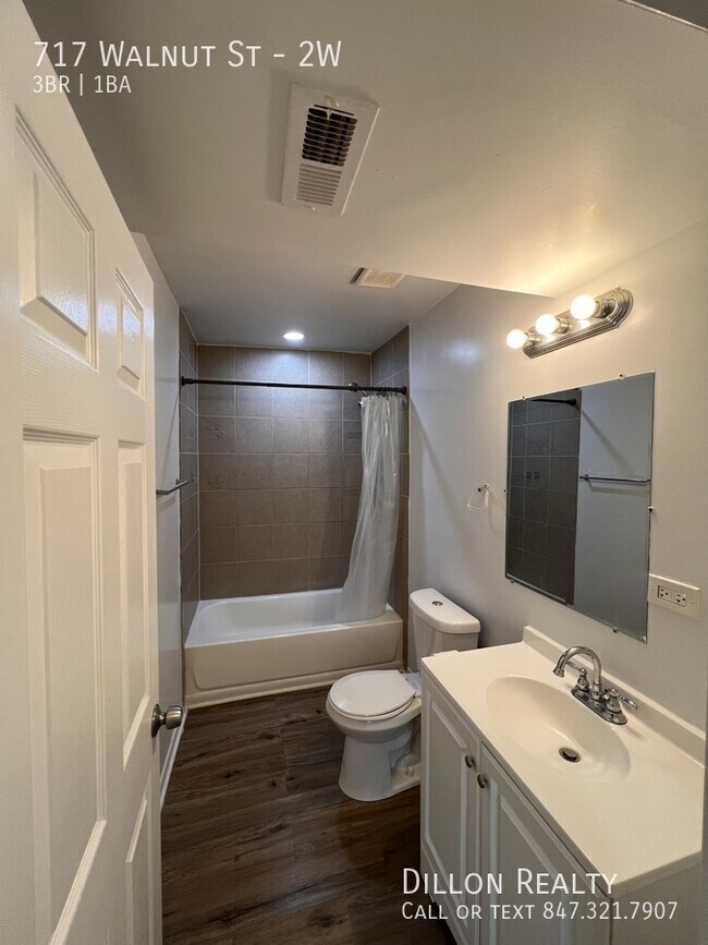 Building Photo - 717 Walnut St