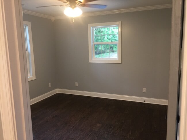 Building Photo - 5018 Holly Dr
