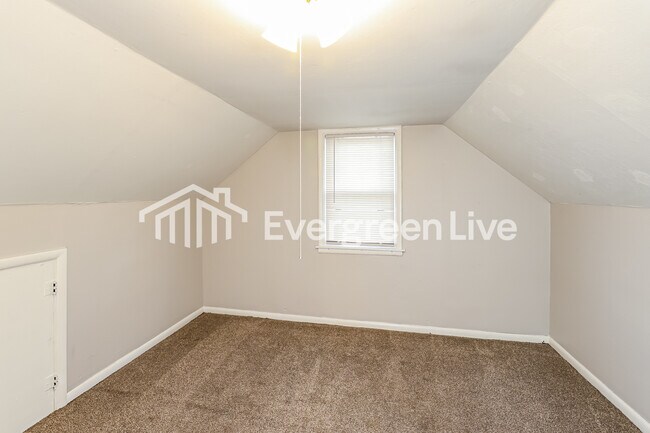 Building Photo - 7409 Walrond Ave