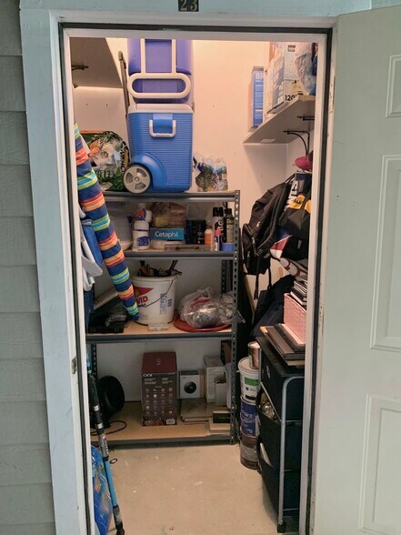 Building Photo - 1716 Lake Shore Crest Dr