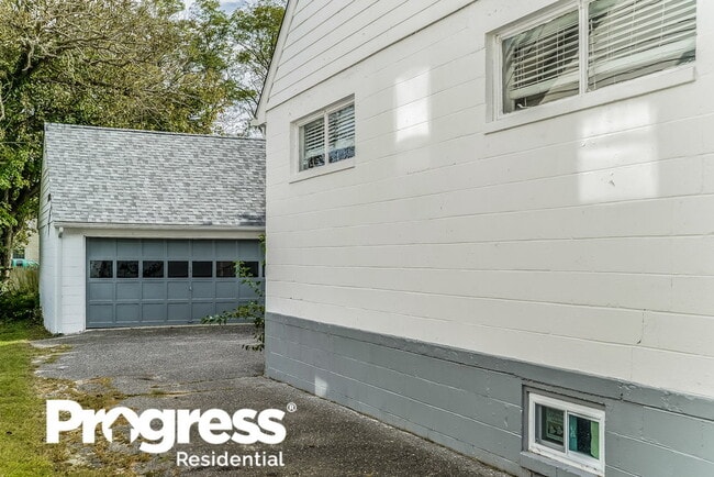 Building Photo - 1510 Shore Rd