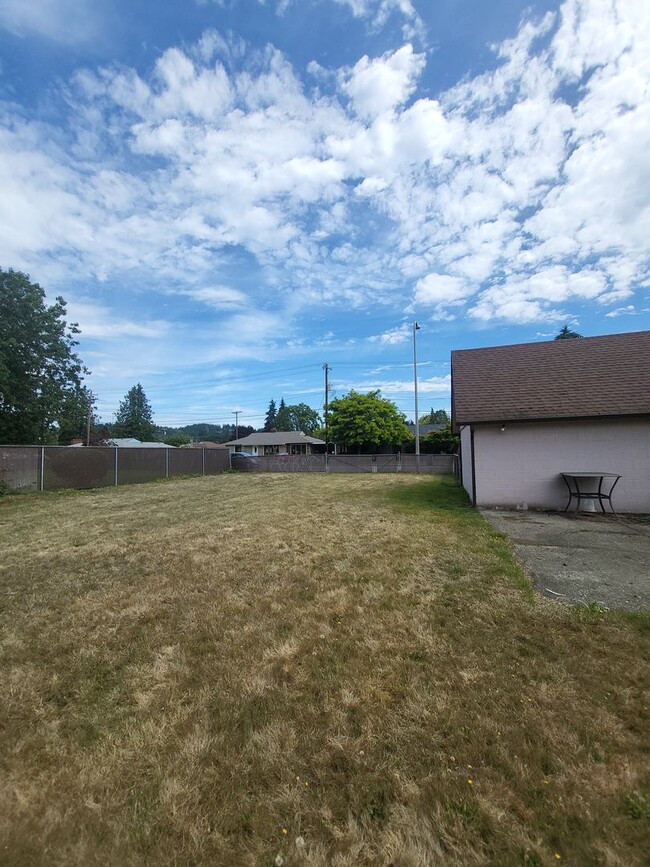 Building Photo - 2 Bedroom 1 Bath in Centralia