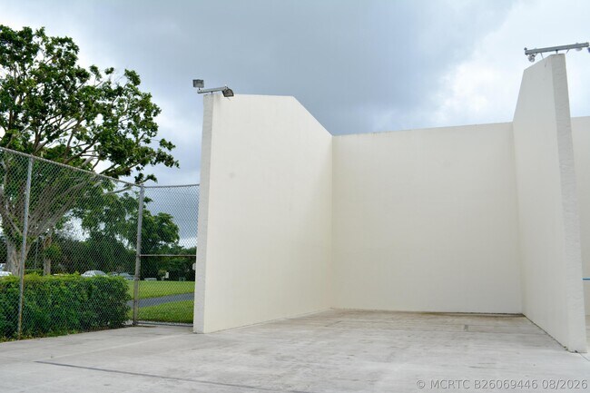 Building Photo - 1004 Green Pine Blvd