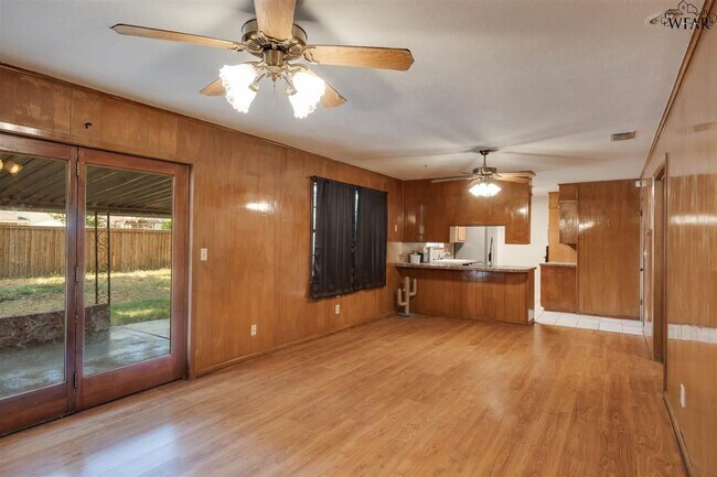 Building Photo - 2406 Picadilly Ln