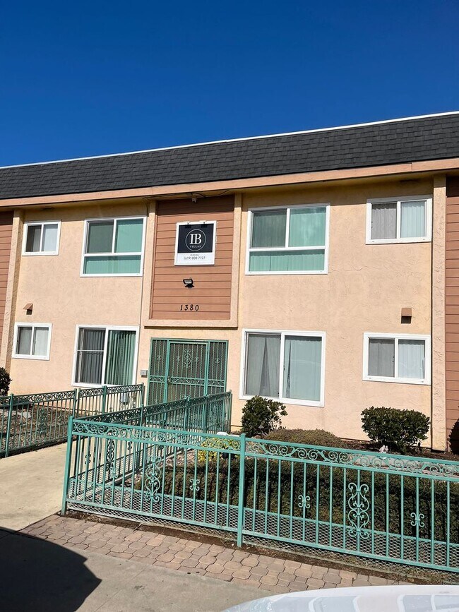 Building Photo - IB VILLAS II