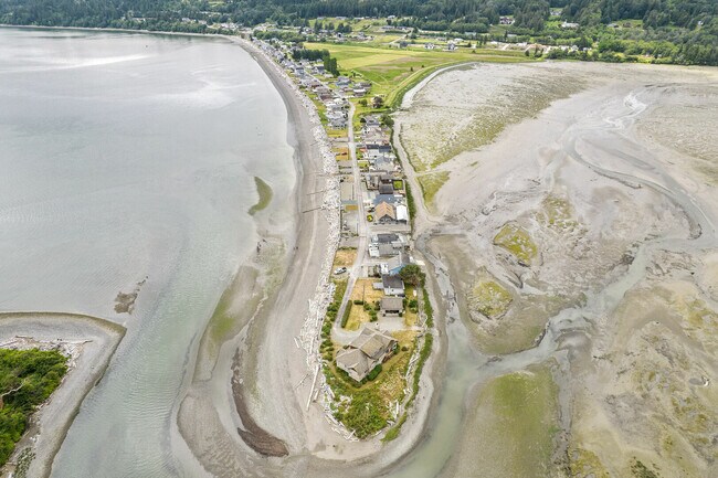 Building Photo - 260 E Driftwood Shores Rd