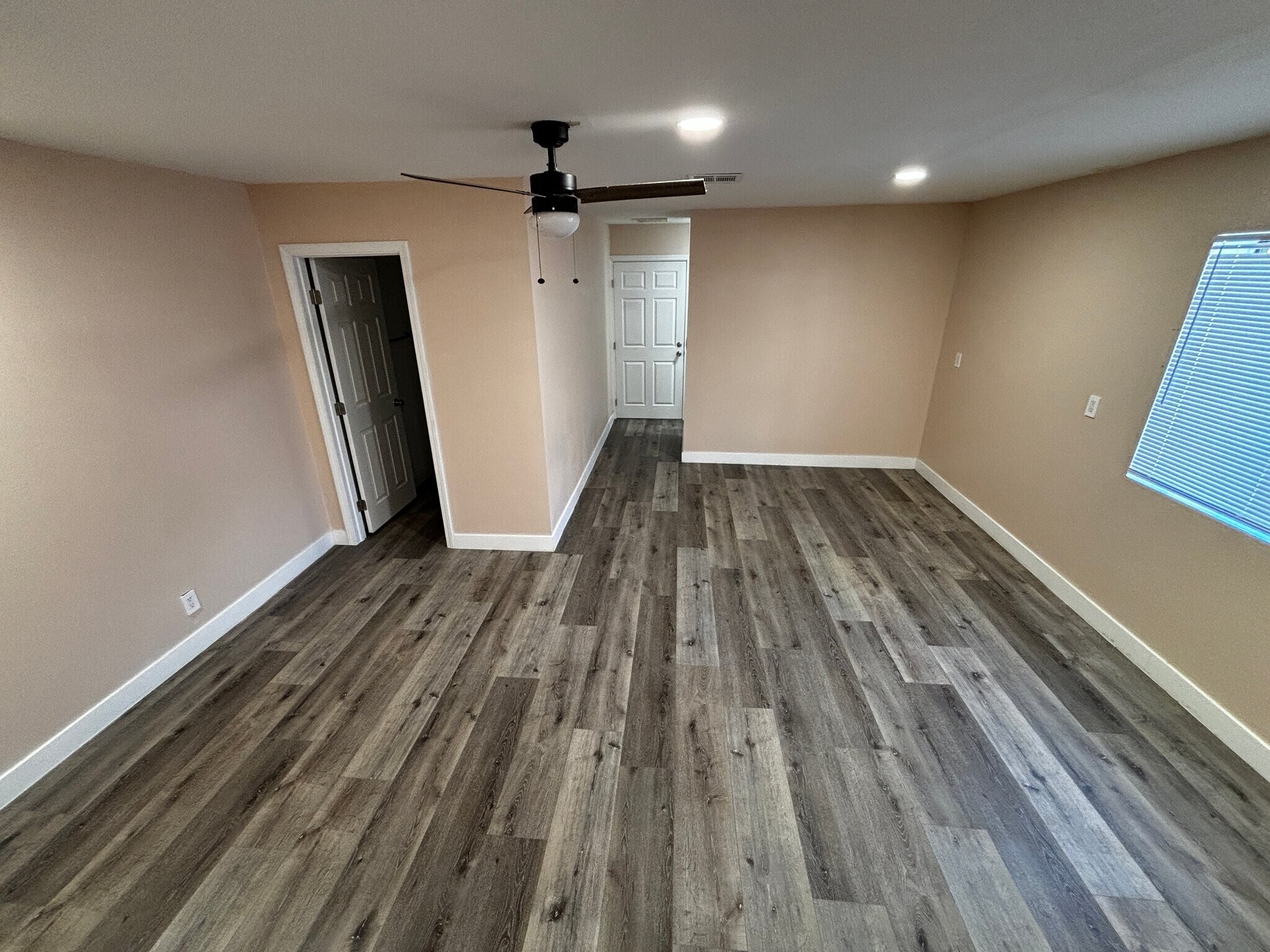 Building Photo - 5709 Avenida Silla