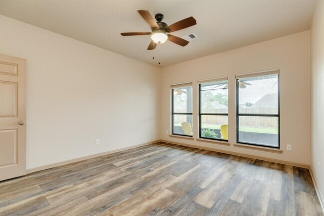 Building Photo - 112 Portulaca St