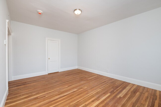 Building Photo - 18 A Forest St