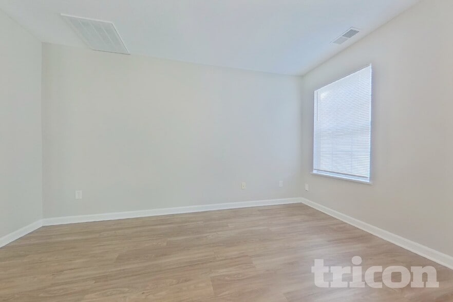 Building Photo - 410 Fox Trot Dr