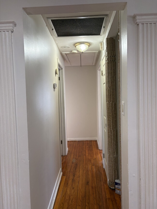 Building Photo - 32 Maiden Ln